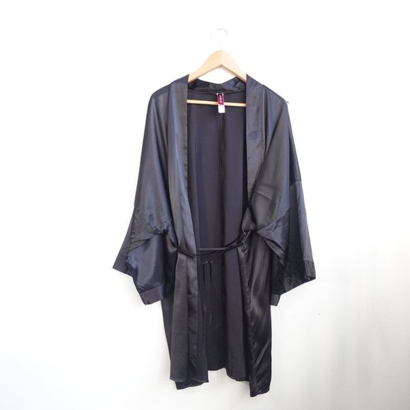 ADORE ME Robe Women XS Black Satin Kimono Relaxed‎ Open Night Sleep Loungewear - Picture 1 of 10